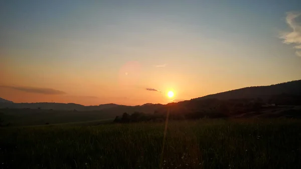 Tiempo Puesta Del Sol Sobre Paisaje Del Prado — Foto de Stock