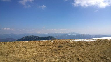 Güneşli gün kış dağ manzarası