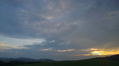 günbatımı zaman dağ manzarası