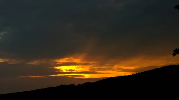 Brillante Puesta Sol Sobre Paisaje Las Montañas —  Fotos de Stock