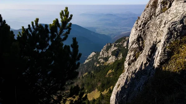 Schöne Sonnige Felsenlandschaft — Stockfoto