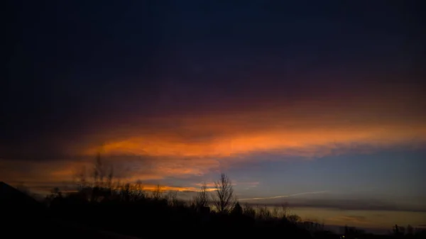 Orange Sonnenuntergang Den Bergen Bei Nacht — Stockfoto