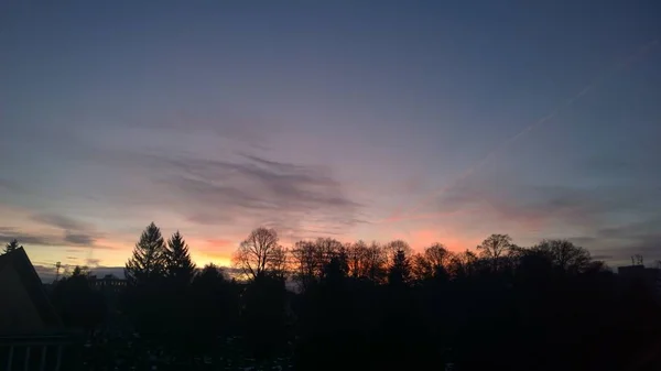 Schöner Sonnenuntergang Über Dem Dorf — Stockfoto