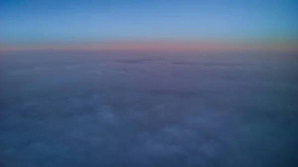 雲の上 飛行機からの写真 — ストック写真