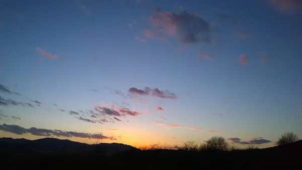 Hermosa Puesta Sol Sobre Paisaje Montaña —  Fotos de Stock