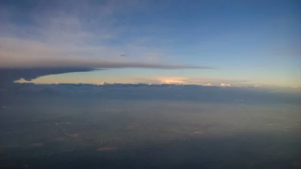 Acima Das Nuvens Foto Avião — Fotografia de Stock