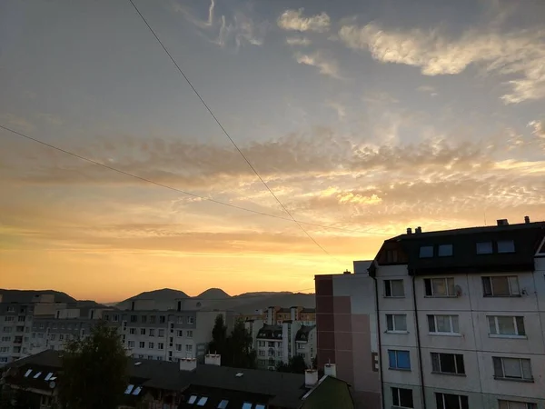 Zachód Słońca Niebo Nad Miastem Europejskim — Zdjęcie stockowe