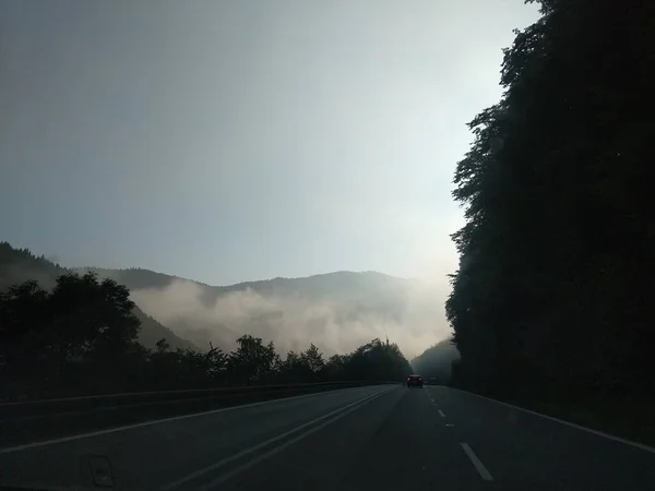 Autobahn Bergwald — Stockfoto