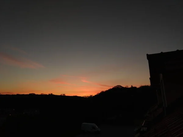 Оранжевый Вечерний Закат Над Городом — стоковое фото