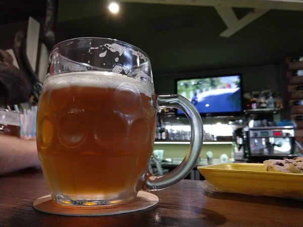 Glas Mit Bier Auf Dem Tisch Der Bar — Stockfoto