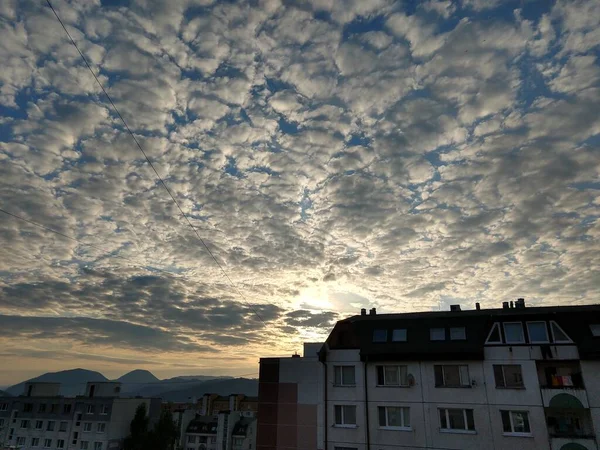 Сонячне Небо Над Європеєм — стокове фото