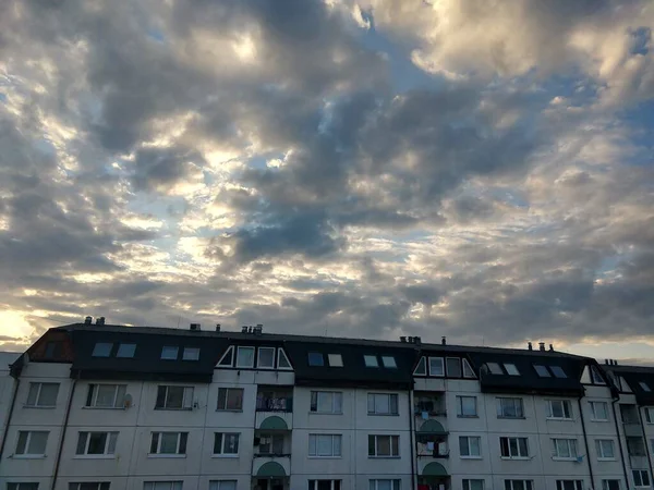 欧洲城市上空乌云密布 — 图库照片