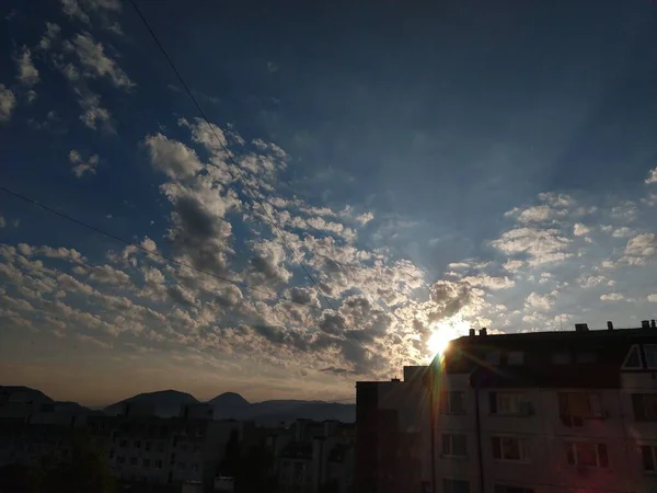 Сонячне Небо Над Європеєм — стокове фото