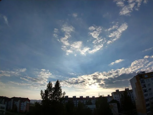 Solnedgång Himmel Över Europeisk Stad — Stockfoto