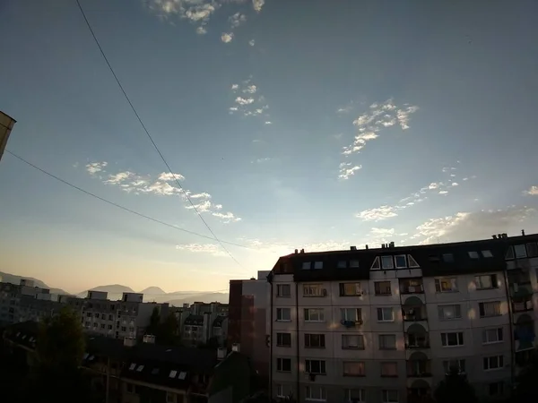 Obloha Západu Slunce Nad Evropským Městem — Stock fotografie