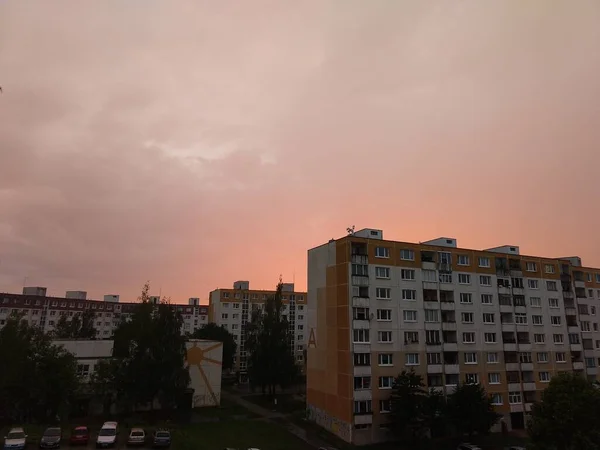 Tramonto Arancione Sulla Città Europea — Foto Stock