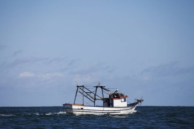 Paraty, Brezilya - Ocak, 2017: Paraty'nin manzara manzarası, Yaz günü Ilho do Pelado