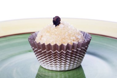 beyaz zemin üzerinde lezzetli tatlı tatlı