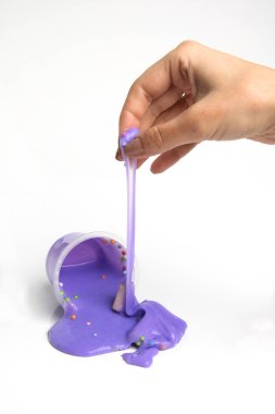 ışık arka plan üzerinde kişi ve çocuksu balçık kısmi görünümü