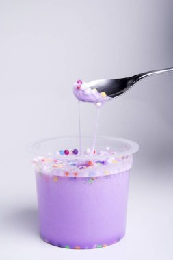 ışık zeminüzerinde parlak balçık yakın görünümü