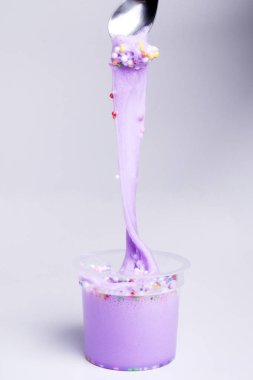 ışık zeminüzerinde parlak balçık yakın görünümü