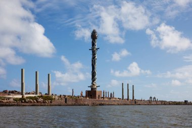 Recife Antigo, Pe, Brezilya'da Marco Zero'nun ünlü seramik dikilitaşile görünümü 