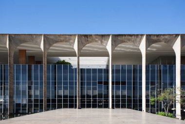 Brasilia, Brezilya- 15 Kasım 2016: Brezilya'nın başkenti Brasilia'da ünlü Brezilyalı mimar Oscar Niemeyer tarafından tasarlanan Adalet Bakanlığı binası.