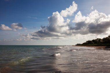 Gün batımı saati, Carneiros Beach, Pernambuco, Brezilya. 