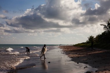 Gün batımı saati, Carneiros Beach, Pernambuco, Brezilya. 