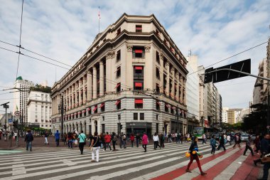 Sao Paulo, Brezilya - 25 Mayıs 2018: Şehir merkezindeki Sao Paulo binaları. Burada yaklaşık 20 milyon insan yaşıyor, üçüncü büyük metropol. Belediye Tiyatrosu binası
