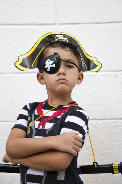 Kleiner Junge Piratenkostüm Fröhliches Halloween Konzept — Stockfoto