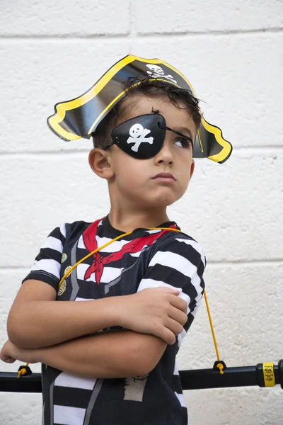 Kleiner Junge Piratenkostüm Fröhliches Halloween Konzept — Stockfoto