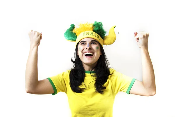 Beyaz Arka Plan Üzerinde Poz Kadın Brezilya Futbol Fan — Stok fotoğraf