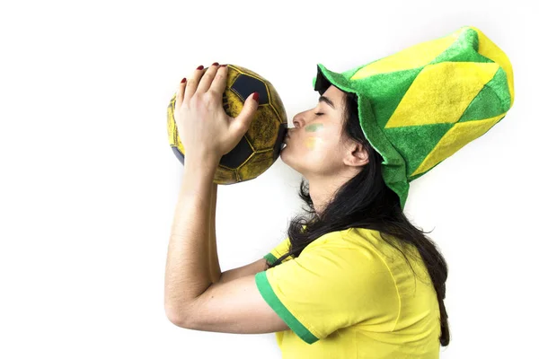 Brasilianischer Fußballfan Posiert Auf Weißem Hintergrund — Stockfoto