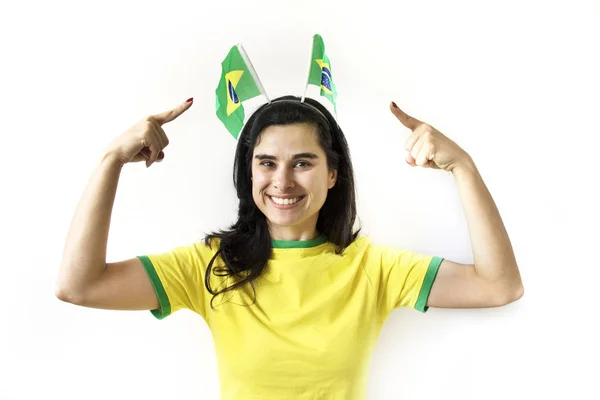 Vrouwelijke Brazilië Voetbal Fan Poseren Witte Achtergrond — Stockfoto
