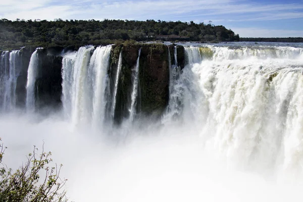 巴西雄伟的瀑布风景 — 图库照片
