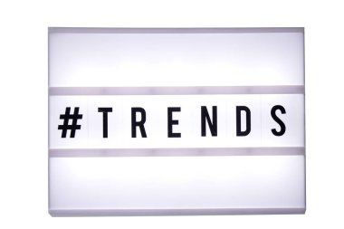 eğilimleri metin bir ışık kutusunda. Kutu beyaz arka plan üzerinde izole. İleti içeren bir işaret