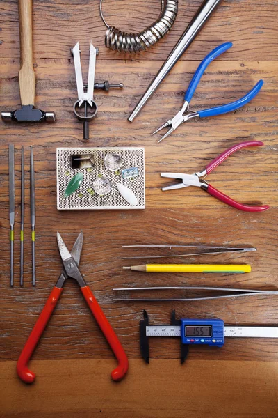 Vista Superior Diferentes Herramientas Orfebres Lugar Trabajo Joyería Escritorio Para — Foto de Stock