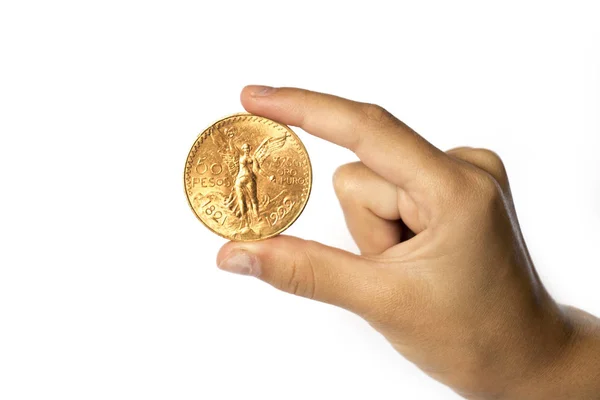 Primer Plano Mano Masculina Sosteniendo Moneda Oro Aislado Sobre Fondo —  Fotos de Stock