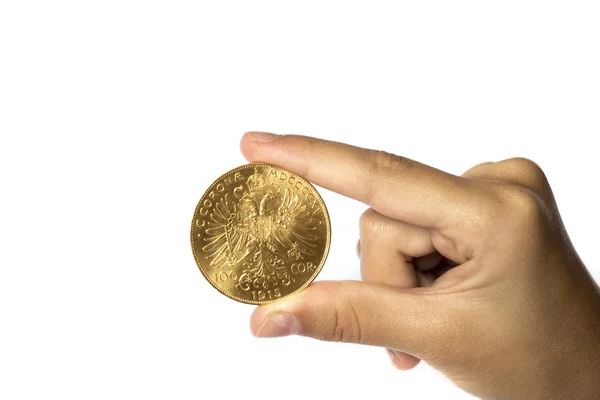 Primer Plano Mano Masculina Sosteniendo Moneda Oro Aislado Sobre Fondo —  Fotos de Stock