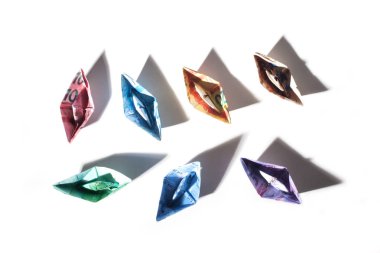 tekne şeklinde banknotlar, finansal kavram 