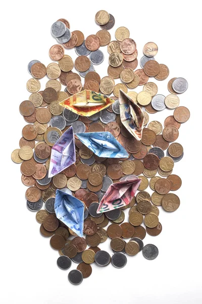 Грошові Купюри Формі Човнів Монетах Фінансова Концепція — стокове фото