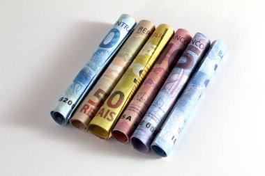 tüpler şeklinde banknotlar, finansal kavram 