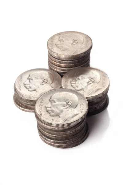 Stosy Srebrnych Monet Wyizolowanych Białym Tle Koncepcja Finansowa — Zdjęcie stockowe