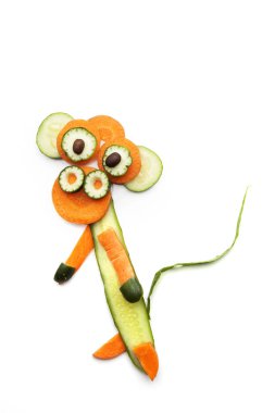 Yemek sanatı yaratıcı konsepti. Beyaz arka planda yiyecekten yapılmış komik bir kompozisyon. Yaratıcı eğlence sağlıklı gıda konsepti