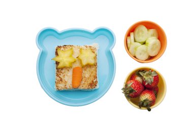 Beyaz arka plan üzerinde izole komik yüz ile Yaratıcı sandviç