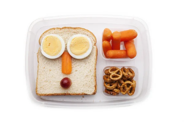 Творческий Сэндвич Забавным Лицом Белом Фоне — стоковое фото