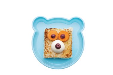 Beyaz arka plan üzerinde izole komik yüz ile Yaratıcı sandviç