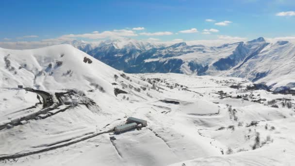Gudauri, Alpes en Georgia, 4k vista aérea del panorama — Vídeos de Stock