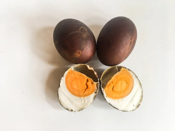Telur Asin Huevos Salados Asap Ahumados Aislados Sobre Fondo Blanco —  Fotos de Stock
